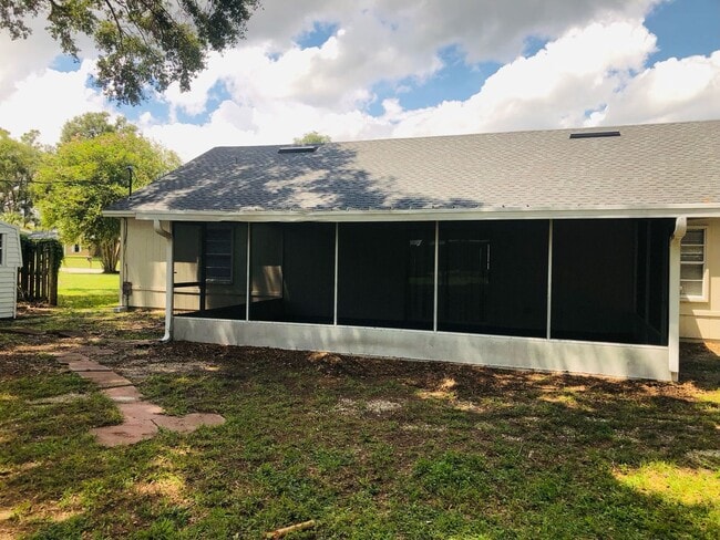 Building Photo - 3/2/2 Deltona