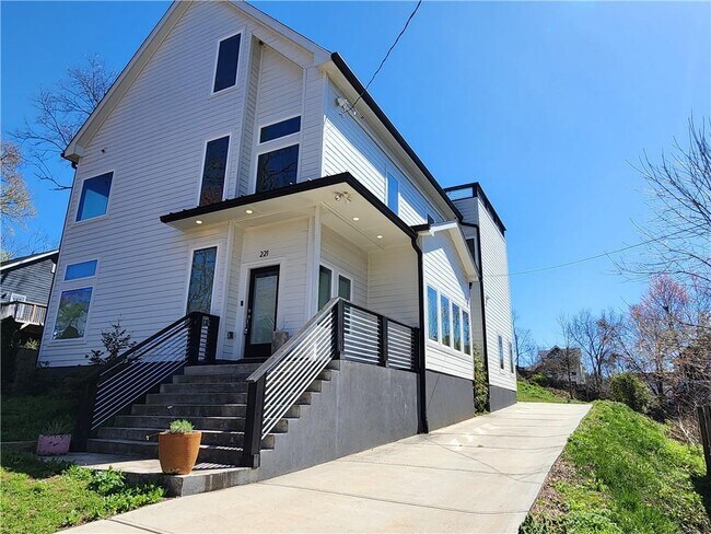 Primary Photo - 221 Bass St SE