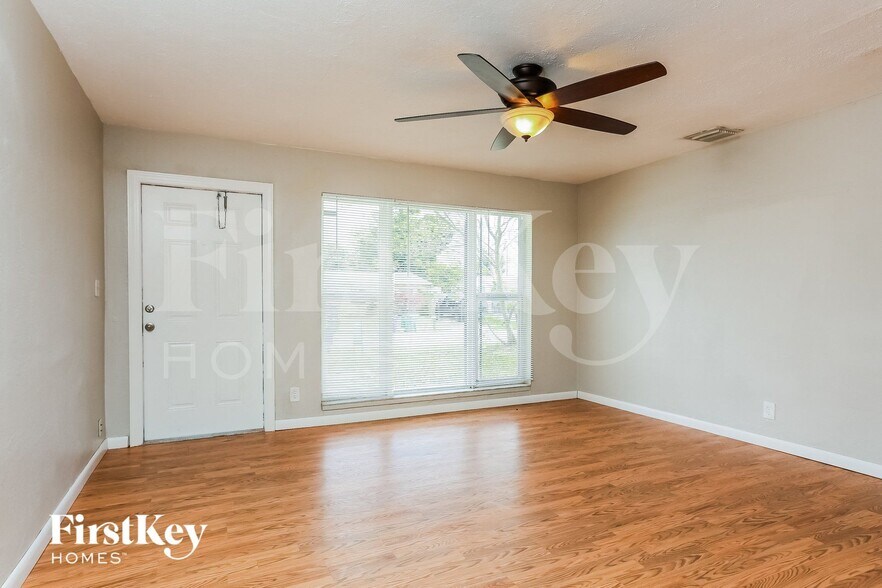 Building Photo - 4310 SW 24th St