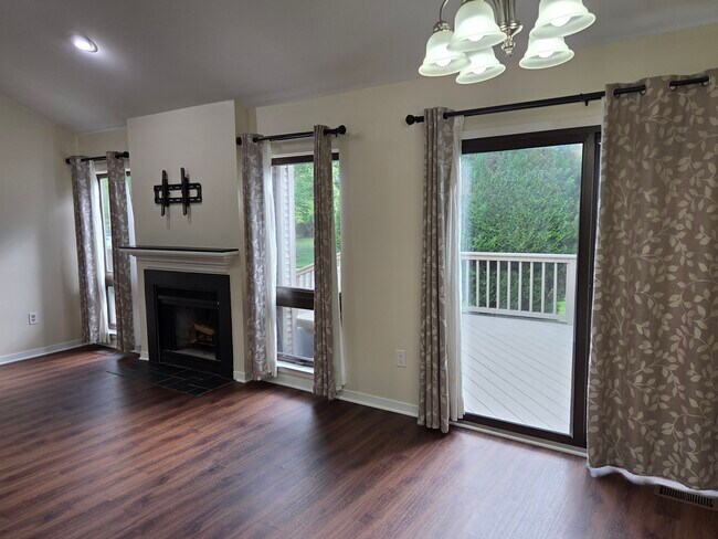 Building Photo - 649 Glasgow Ct