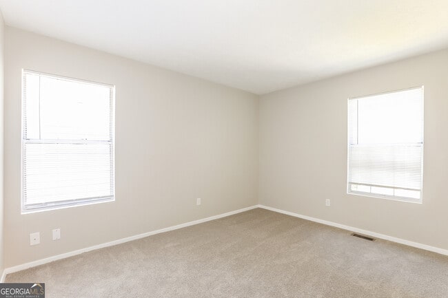 Building Photo - 3020 Linden Dr