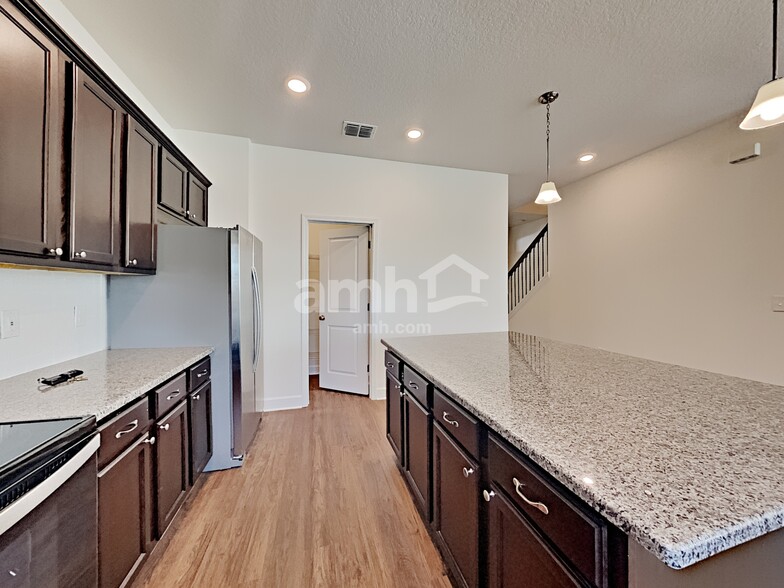 Building Photo - 4510 Birdsong Dr