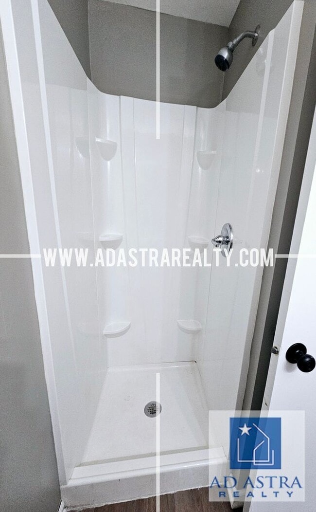 Building Photo - Updated 3 Bed 2 Bath Home in Kansas City-Coming SOON!!