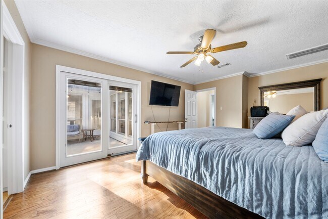 Building Photo - 1018 Trowbridge Dr