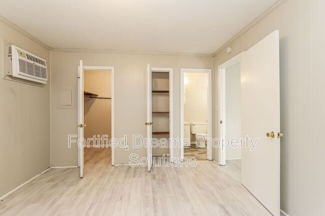 Building Photo - 201 Leisure Time Ln