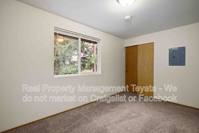 Building Photo - 2421 Bickford Ave