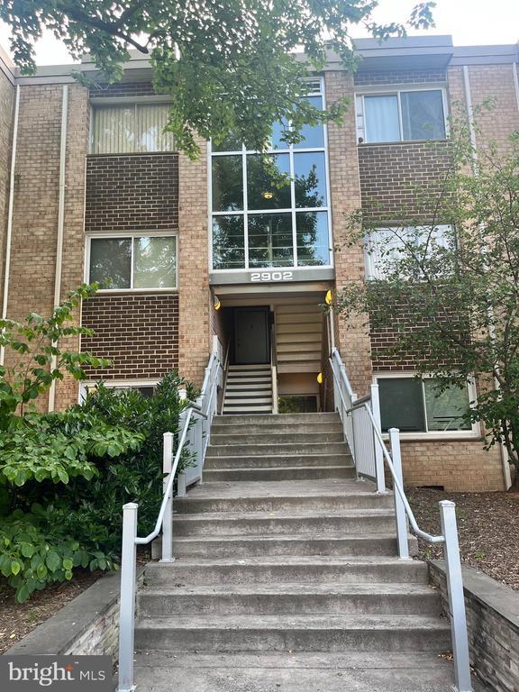 Building Photo - 2902 Kings Chapel Rd