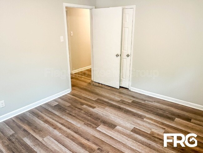 Building Photo - 435 Frank St