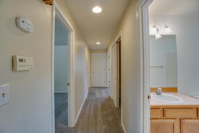 Building Photo - LARGE THREE BEDROOM HOME WITH RV /BOAT PAR...