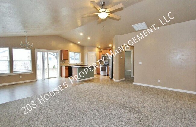 Building Photo - Must See Immaculately Kept 3 bed, 2 bath H...
