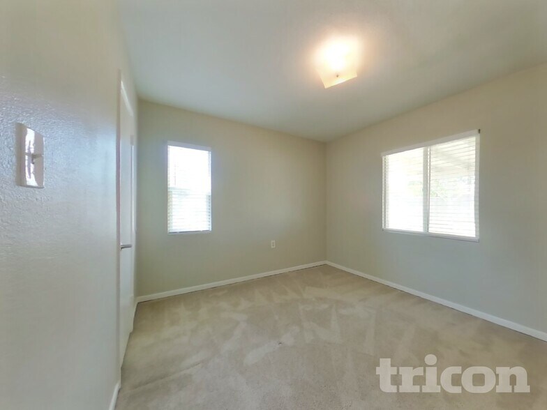 Building Photo - 3290 Conejo Dr