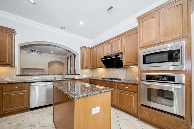 Building Photo - 1522 Olive Park