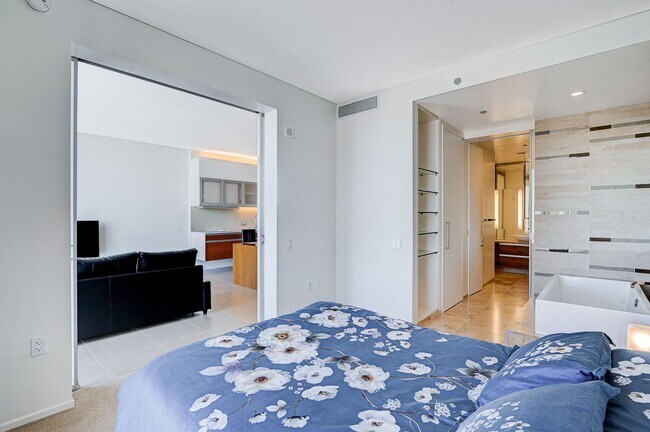 Building Photo - Veer Towers 1704E-One Bedroom Fully Furnis...