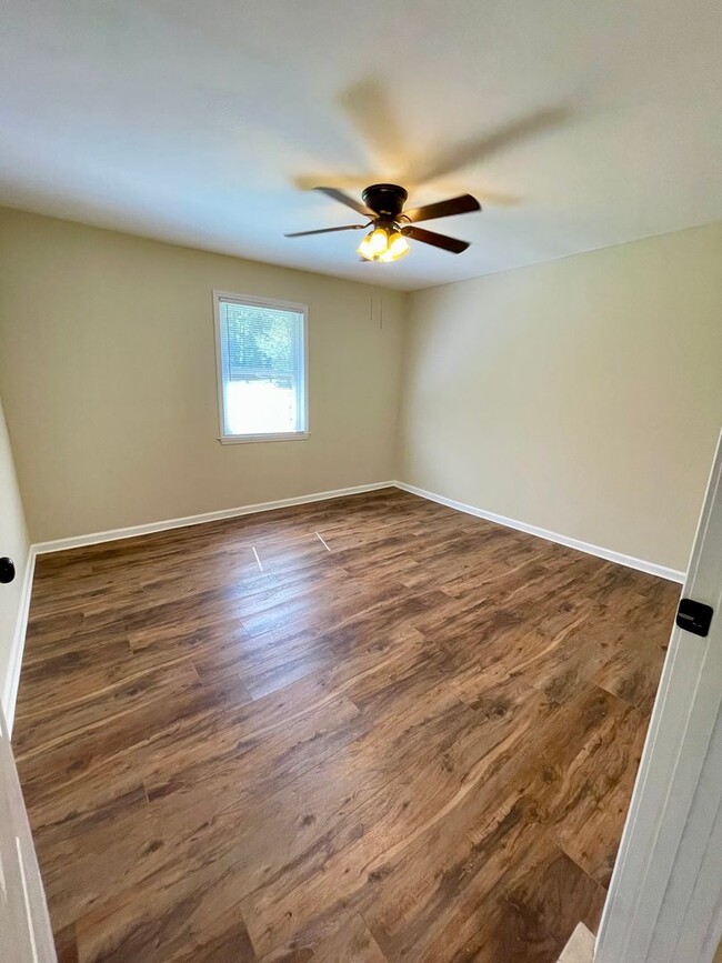 Building Photo - Beautiful newly remodeled home on over 3 a...