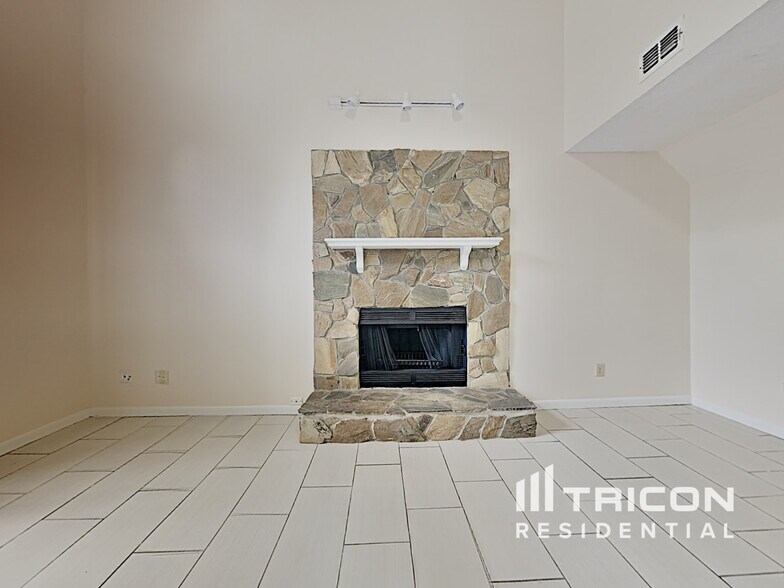 Building Photo - 9004 Derrickson Dr