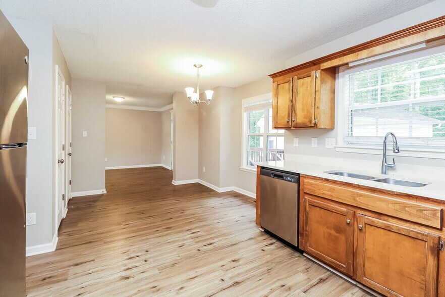 Building Photo - 1310 Candlewood Dr