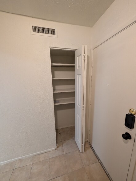 Building Photo - 144 Crestwood Blvd