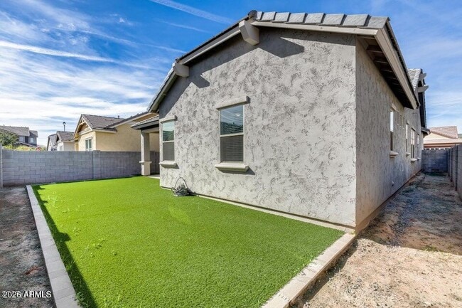 Building Photo - 2661 S Olympic Dr