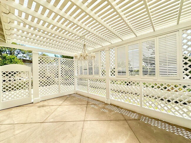 Building Photo - Beautiful Single-Level Custom Home with Serene Backyard Space in the Lovely Peppertree Park Commu...