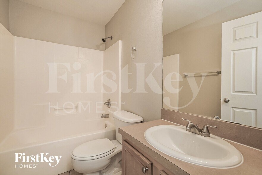 Building Photo - 521 NW 14th Terrace