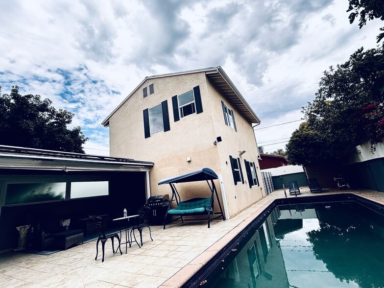 Building Photo - 13859 Valerio St