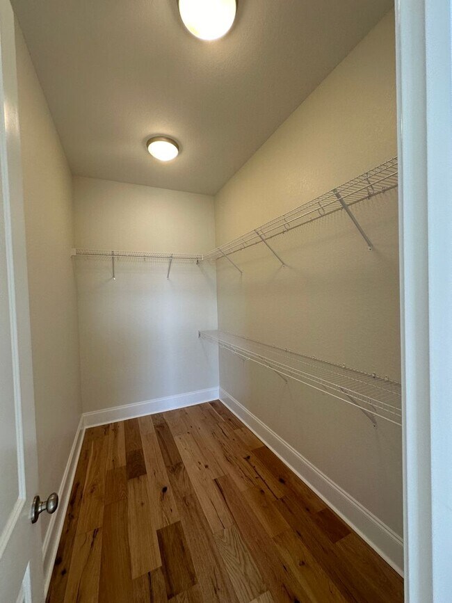 Building Photo - Gorgeous New Contsruction 3 bedroom/2 full...