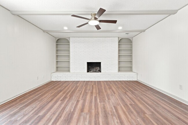 Building Photo - 3701 Englewood Ave