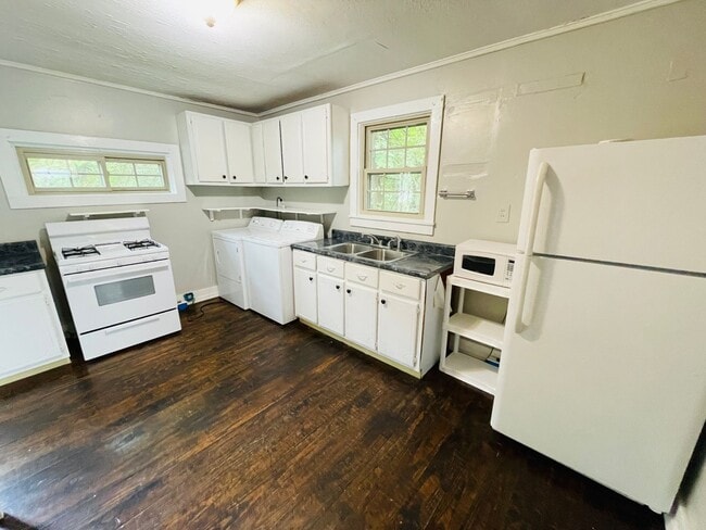 Building Photo - 3BR/1BA Home