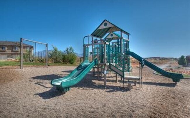 Building Photo - Charming 3 bedroom Townhome. 2 Community Pools!