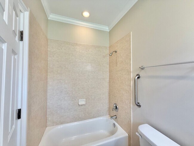 Building Photo - Newly Remodeled Ranch-Style 4BD, 3.5BA Ral...