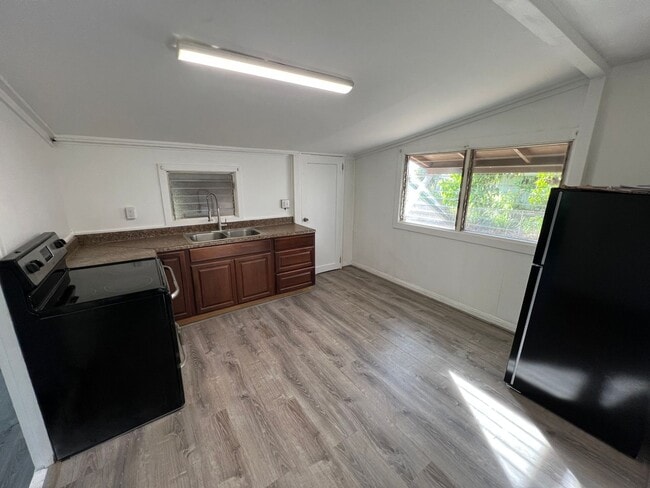 Building Photo - Charming 3-Bedroom Plantation Cottage in K...