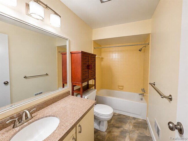 Building Photo - 27654 Echo Valley W