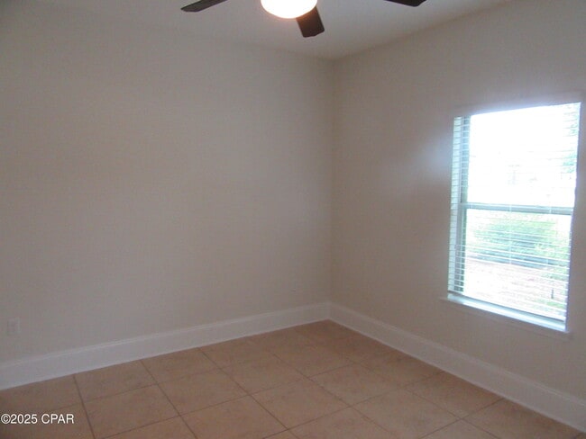 Building Photo - 114 Lake Merial Shores Dr