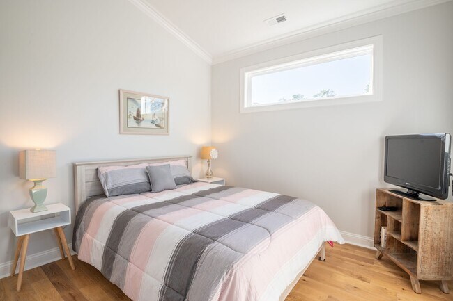 Building Photo - PREMIERE FURNISHED OFF-SEASON SHORT TERM RENTAL!