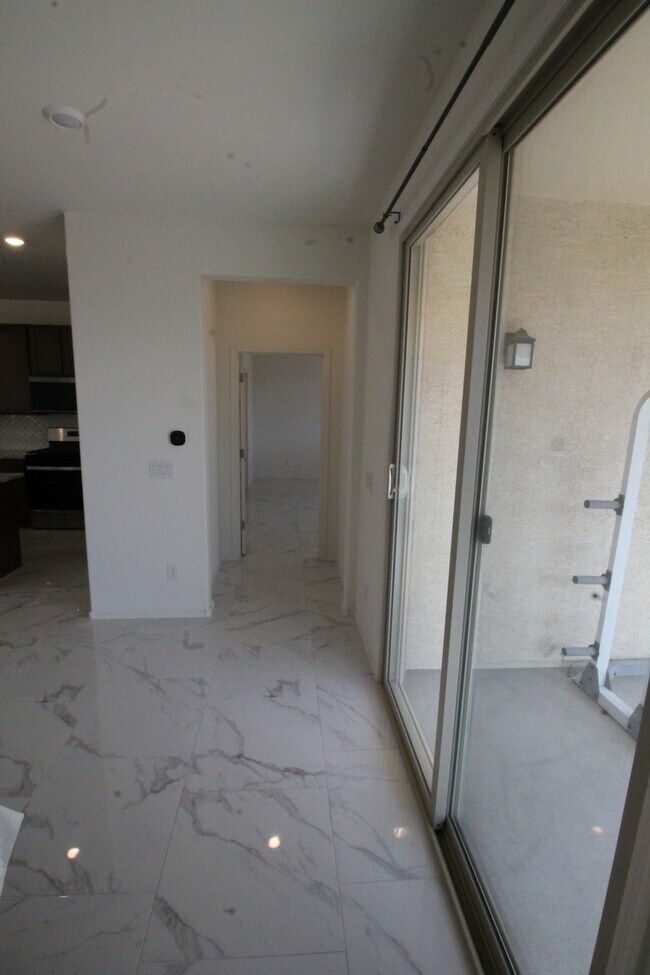Building Photo - 5523 W Monterey Dr