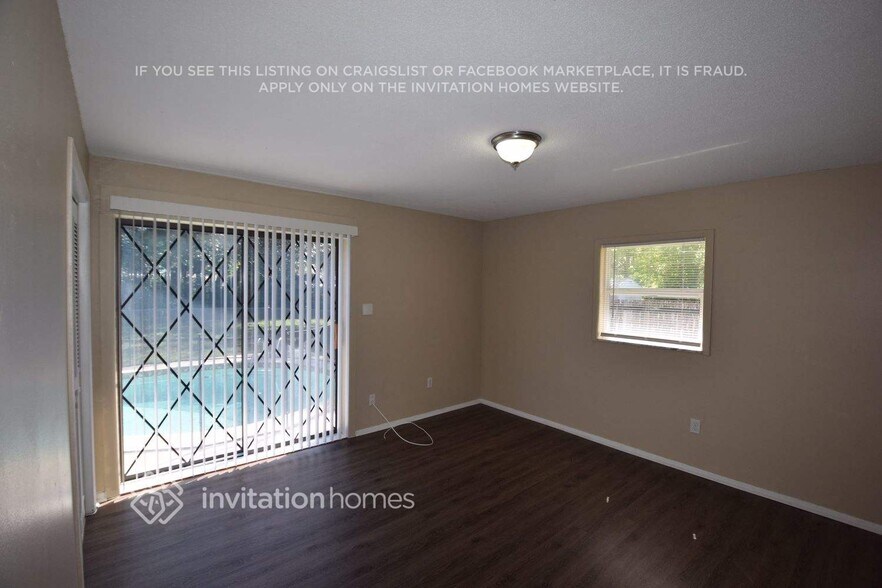 Building Photo - 830 N Sunset Dr
