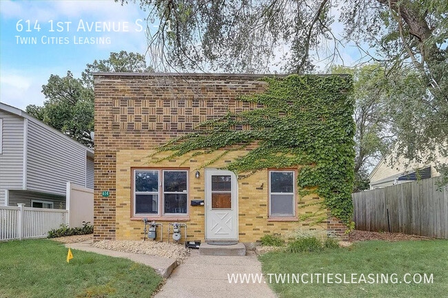 Building Photo - 614 1st Ave S