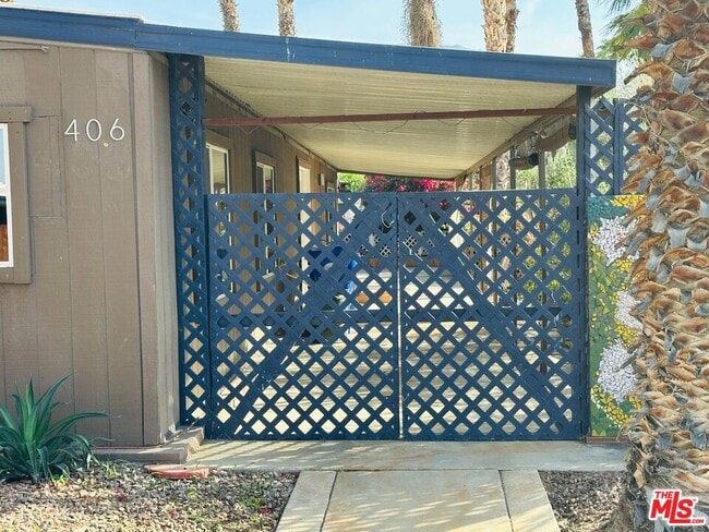 Building Photo - 406 S Paseo Laredo
