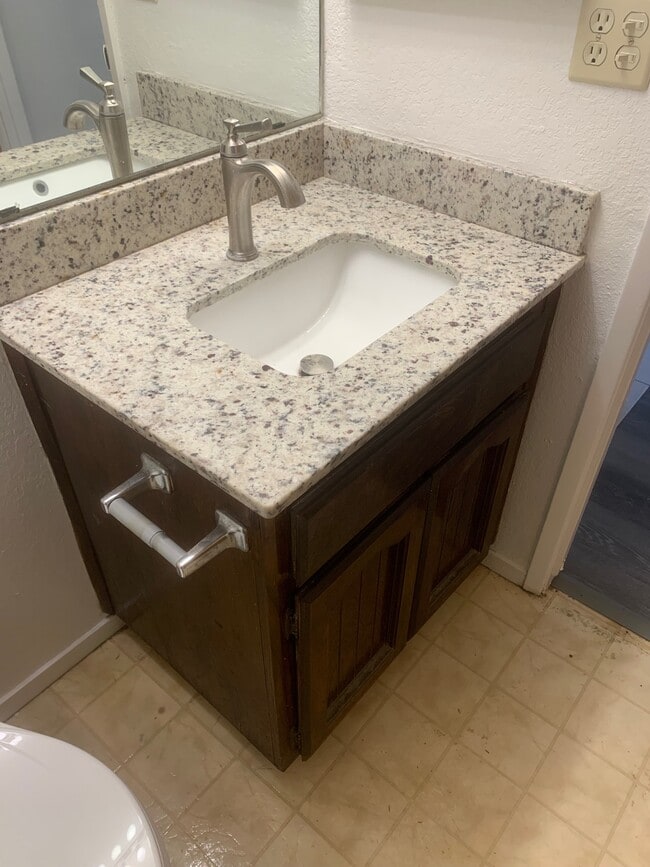 Building Photo - 1127 Bel Aire Cir