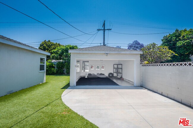 Building Photo - 3914 Somerset Dr