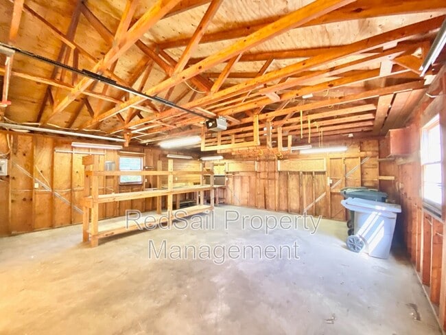 Building Photo - 437 Fox Hill Rd