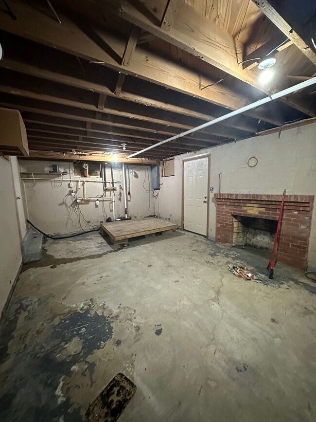 Building Photo - 3 Bdrm/1 Bath Brick Home  Kingsport TN