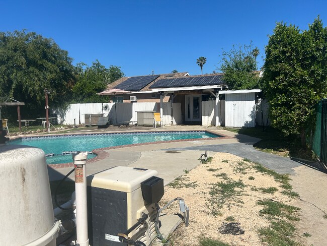 Primary Photo - 15533 El Cajon St