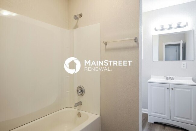 Building Photo - 3 Bedroom Pet-Friendly Home in JACKSONVILLE, FL with Main Street Renewal