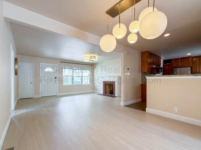 Building Photo - 23940 Carmelita Dr