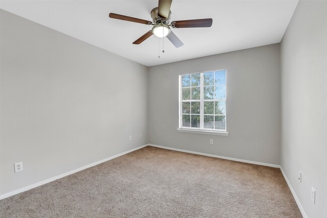 Building Photo - 10007 Emerald Creek Dr