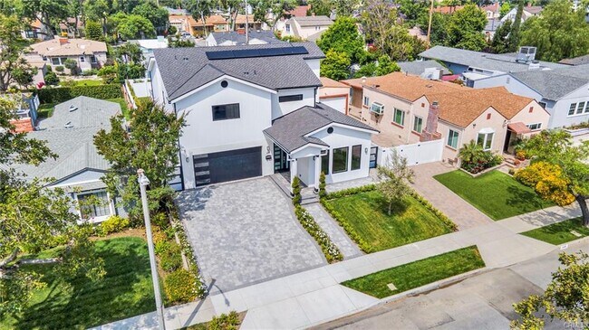 Building Photo - 251 S Griffith Park Dr