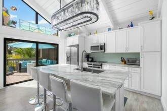 Building Photo - 1605 S US Hwy 1