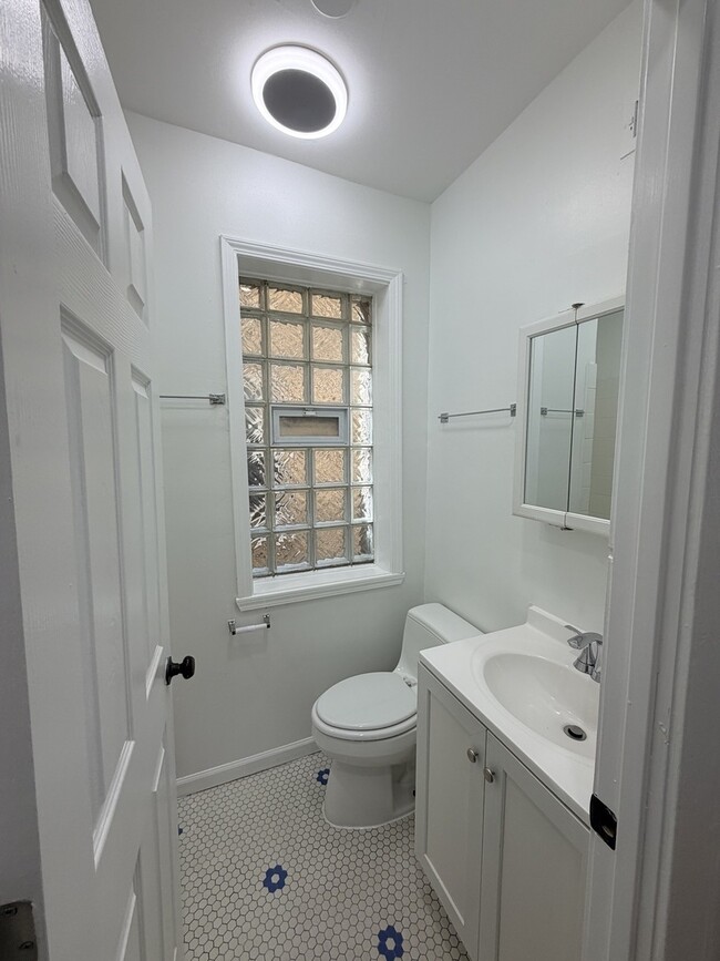 Building Photo - 1748 N Keystone Ave