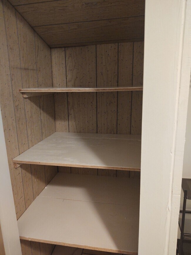 Building Photo - 719 West Faulkner Street, Unit 719